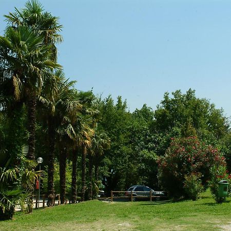 מנרבה דל גארדה Camping Zocco מראה חיצוני תמונה